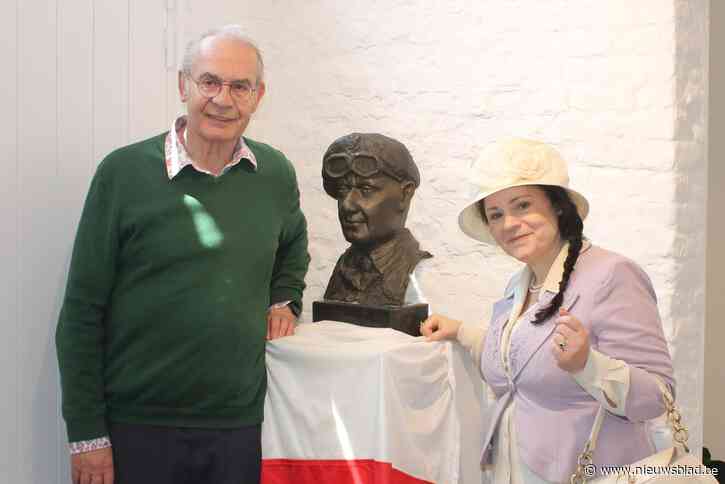 Kleindochter generaal Maczek bezoekt expo over haar grootvader