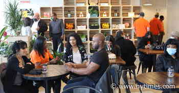 Beach Dunes Eats & Arts Café in Queens Provides Affordable Food - The New York Times