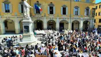 Prato, gli studenti della “scuola spezzatino” hanno perso la pazienza: la protesta e le richieste dei ragazzi - Il Tirreno