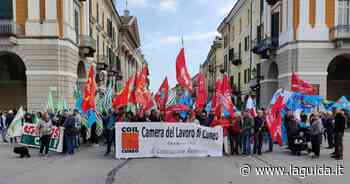 A Cuneo il corteo del 1° maggio per la pace e la sicurezza sul lavoro (FOTO E VIDEO) - La Guida - LaGuida.it