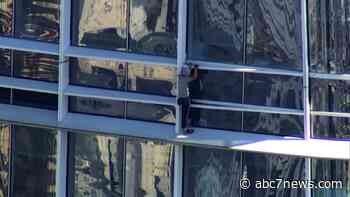 Man free climbs 1,070-foot Salesforce Tower in San Francisco, taken into custody