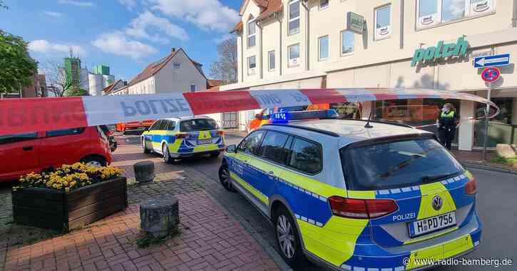 Mann tötet Frau mit Messer auf der Straße