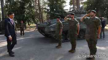 Sánchez se olvida del «sobra el Ministerio de Defensa» y se monta una gira por cuarteles - Okdiario