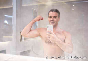 Los 2,6 gigas de datos robados del móvil de Pedro Sánchez consisten únicamente en 17.587 selfis suyos sin camiseta, según ha confirmado el Gobierno - El Mundo Today