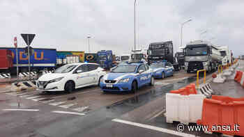 Autotrasportatori divisi, 'irresponsabile minacciare fermo' - Agenzia ANSA
