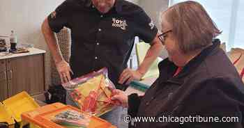 Owners bring memorabilia, old toys to Aurora to be appraised by collector featured on 'Pawn Stars' - Chicago Tribune