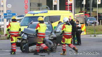 Drie gewonden bij zwaar verkeersongeval in Dendermonde - TV Oost