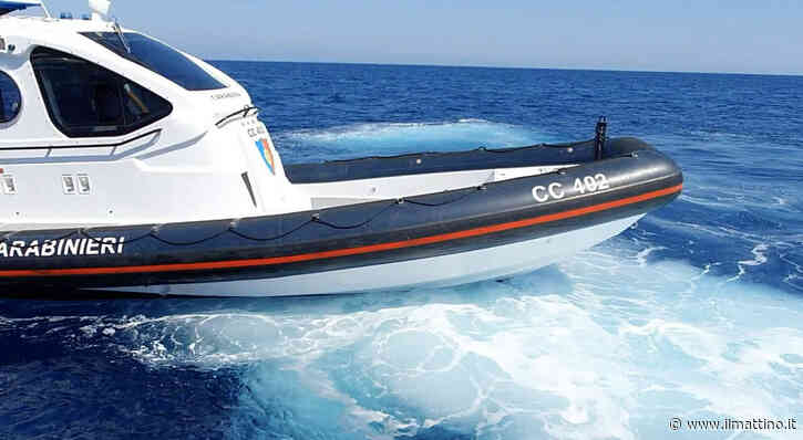 Capri, entrano nella grotta azzurra: turisti in tender denunciati - ilmattino.it