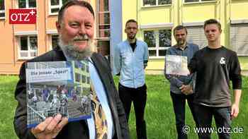 Die 440 Seiten des Jenaer Carl-Zeiss-Gymnasiums