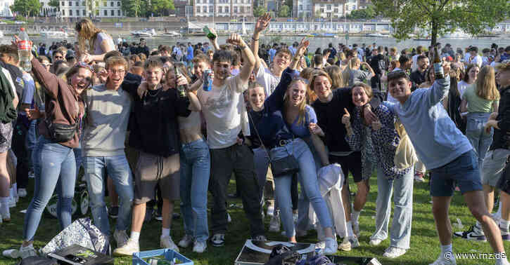 Heidelberg:  600 Abiturienten feierten auf der Neckarwiese