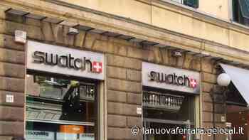 In fila all'alba per comprare gli Swatch, viene rapinato da "finti" amici - La Nuova Ferrara