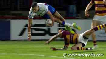 Lewis Murphy leaps over to score a great try for Wakefield Trinity against Huddersfield Giants - Sky Sports