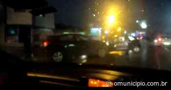 VÍDEO – Colisão frontal entre carros é registrada em Brusque - O Município