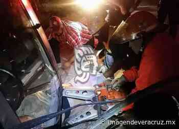 Termina prensado tras volcar en carretera Trancas-Coatepec - Imagen de Veracruz
