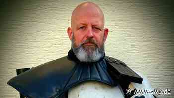 Star Wars Day in Ulm: Diese Männer stehen auf der Dunklen Seite – im Kostüm sitzen geht auch kaum - SWP