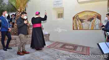 Largo Monsignor Mirijello: il Vescovo Maniago alla cerimonia - CatanzaroInforma