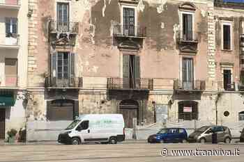 Un "monumento all'incapacità" in piazza Longobardi: il consigliere Di Leo e le domande su quel palazzo "abbandonato e cadente" - TraniViva
