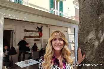 Brigitta Boccoli si gode un caffè a Trani: «Una città sorprendentemente bella» - TraniViva