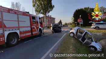 Schianto auto furgone a Mirandola: una donna ferita - La Gazzetta di Modena