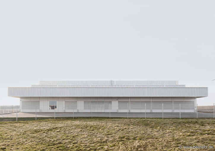 Leichtes Kleid - Produktionsstätte in Dunningen von Röing genannt Nölke Architekten