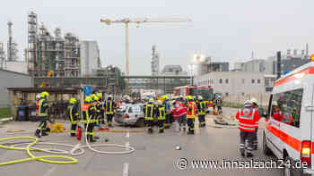 Lärm, Rauchentwicklung und Durchsagen: Mehrere Feuerwehr-Teams proben in Burghausen den Ernstfall