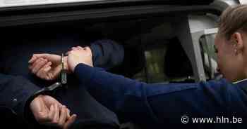 Voortvluchtige man gevat omdat hij papiertje op de grond gooit - Het Laatste Nieuws