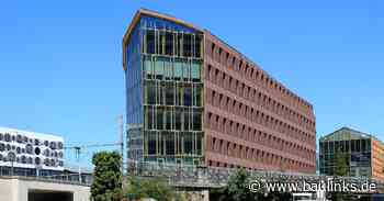 VMZINC-Fassade im Paris als Schallbrecher gegen Bahnlärm