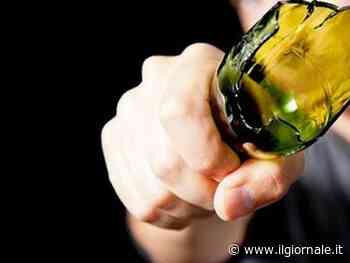 Prende donna a bottigliate e devasta bar: fermato straniero