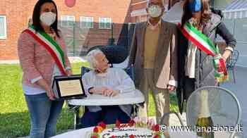 Brindisi alla residenza sanitaria Un secolo di vita per nonna Marina - LA NAZIONE