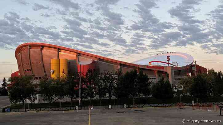 'You need a new arena': Bettman briefly stuck in Saddledome elevator after Flames win