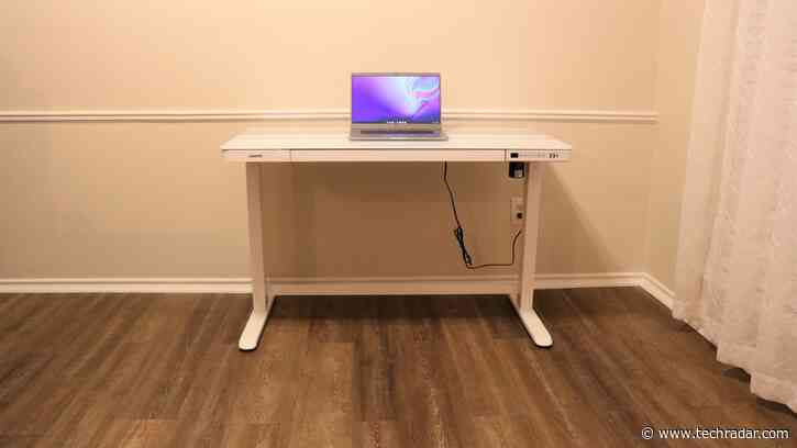 FlexiSpot EG8 Comhar standing desk