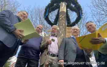 Maibaum-Wettbewerb in Memmingen und Unterallgäu: Jury war unterwegs - Allgäuer Zeitung