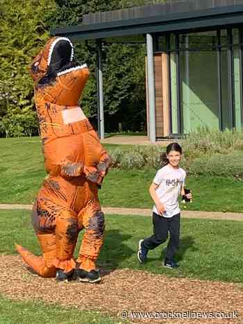 Man runs Bracknell half marathon in dinosaur costume - Bracknell News