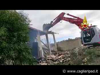 Sestu, incendio in un vecchio capannone in disuso | Video - Cagliaripad.it