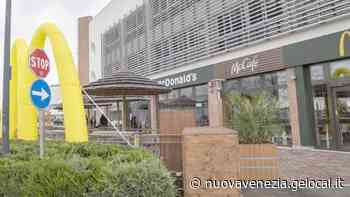 Continua la caccia ai dipendenti di McDonald's Jesolo: «Se siamo fortunati ne troveremo 50 su 80 che cerchiamo» - La Nuova Venezia