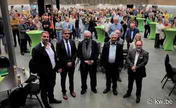 Afscheidnemende medewerkers vaccinatiecentrum in Veurne in de bloemetjes - KW.be