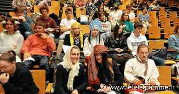 À Dupuy-de-Lôme, à Lorient, les lycéens font vivre contes et théâtre russes - Le Télégramme