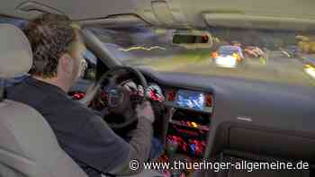 Betrunkener Autofahrer kracht in Schmalkalden mit geparktem Lkw zusammen - Thüringer Allgemeine