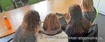 Sie lernen in Hildesheim Schulter an Schulter – Mädchen und Jungen aus Russland und der Ukraine - www.hildesheimer-allgemeine.de