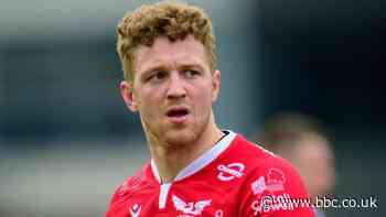 Angus O'Brien to rejoin Dragons from Scarlets - BBC