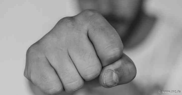 Heidelberg:  Trio schlägt 20-Jährigen vor Frisörladen zusammen