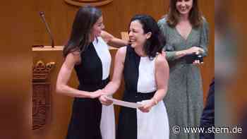 Königin Letizia von Spanien: Sie lacht über den Mode-Fauxpas - STERN.de