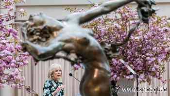 Vor der Met Gala 2022: Jill Biden eröffnet Modeausstellung in New York - DER SPIEGEL