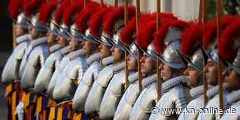 Warum die Papst-Bodyguards bunte Uniformen tragen und immer am 6. Mai vereidigt werden