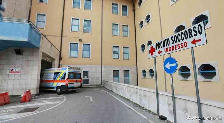 Torre del Greco, si barrica in casa e minaccia di farsi saltare in aria: bloccato e trasportato all'ospedale M - ilmattino.it