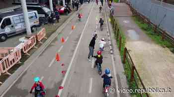 Bari, i bambini autistici a scuola di ciclismo: 'In bici imparano ad avere fiducia in se stessi' - Repubblica TV