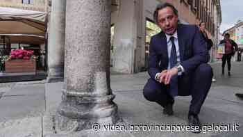 Vigevano, un laser per ripulire le colonne di piazza Ducale - Video