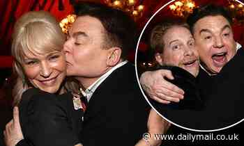 Mike Myers packs on the PDA with his wife Kelly Tisdale at Netflix's The Pentaverate premiere - Daily Mail