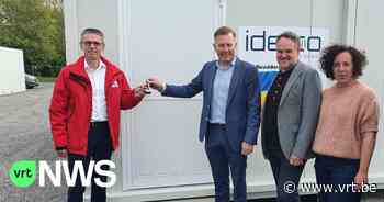 Sleutels van nooddorp Mechelen overgedragen aan Rode Kruis Vlaanderen: opening over 12 dagen - VRT NWS