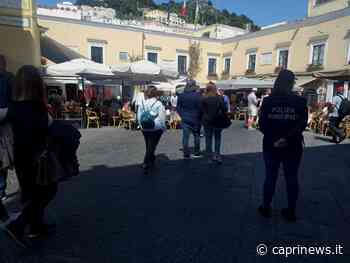 Pugno di ferro della Polizia Municipale di Capri contro le soste selvagge: multati 50 motorini. Gli agenti "soccorrono" turista affetta da sindrome di down che aveva perso il gruppo - Capri News